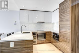 Condo Apartment for Sale, 488 University Avenue #4811, Toronto (Kensington-Chinatown), ON