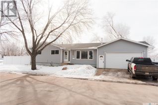 House for Sale, 1608 Eaglesham Avenue, Weyburn, SK