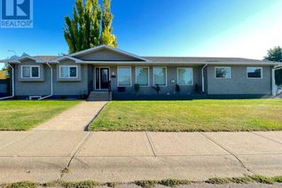 Detached House for Sale, 2 Chinook Heights S, Lethbridge, AB