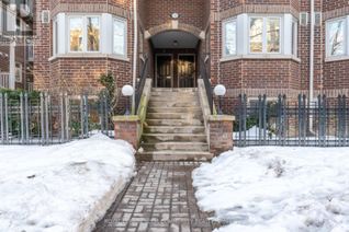 Condo Townhouse for Sale, 32 A Massey Street E, Toronto (Niagara), ON