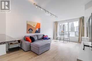 Condo Apartment for Sale, 21 Hillcrest Avenue #1105, Toronto (Willowdale East), ON