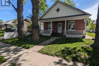 Bungalow for Sale, 215 15 Street N, Lethbridge, AB