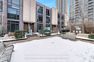 Townhouse for Sale, 15 Valhalla Inn Road #TH12, Toronto (Islington-City Centre West), ON