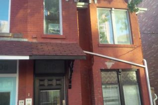 Freehold Townhouse for Rent, 210 Mccaul Street #B, Toronto (University), ON