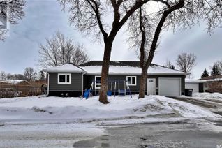 Bungalow for Sale, 1401 Mark Avenue, Moosomin, SK