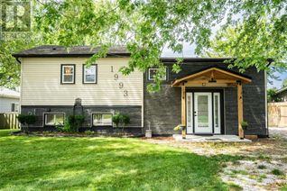 House for Sale, 1993 Yonge Street, Sarnia, ON