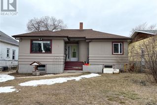 Detached House for Sale, 612 2nd Avenue Nw, Swift Current, SK