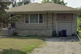 Bungalow for Rent, 173 Overbrook Place #A, Toronto (Bathurst Manor), ON