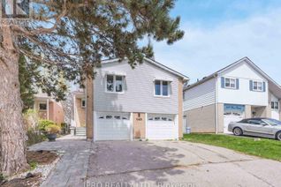 Bungalow for Sale, 640 Irwin Crescent, Newmarket (Huron Heights-Leslie Valley), ON