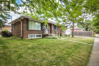 Bungalow for Rent, 2 Moraine Hill Drive, Toronto (Tam O'Shanter-Sullivan), ON