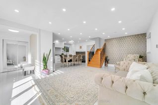 Sidesplit for Sale, 4 Boulding Dr, Aurora, ON