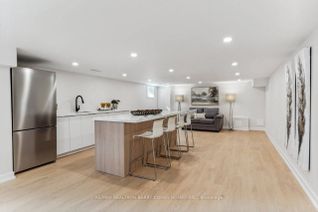 Apartment for Sale, 31 Kennedy St W, Aurora, ON