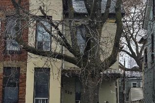 Townhouse for Sale, 930 Dundas St E, Toronto, ON